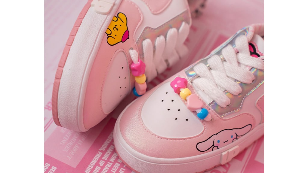 Kráčaj v štýle Sanrio s týmito teniskami Hello Kitty