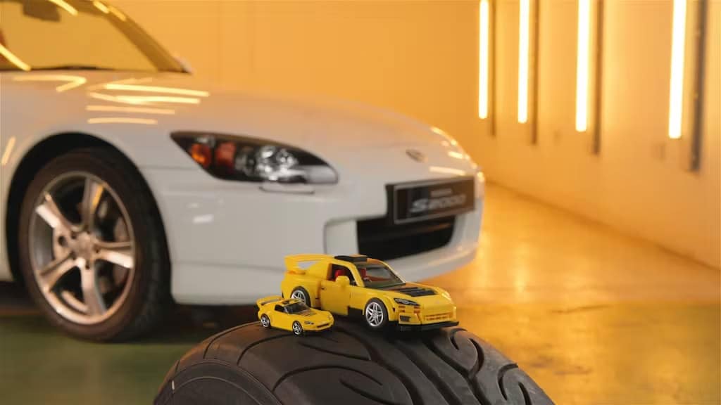 Hondy smerujú priamo do garáže Mattel Brick Shop