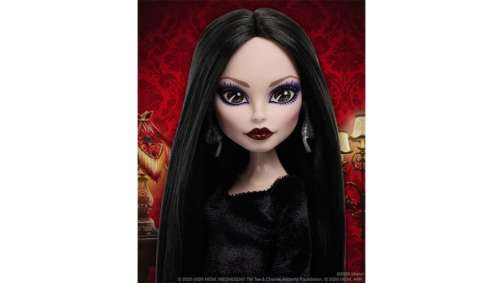 Tento Mattel Monster High Morticia Addams bábika je očarujúco temná