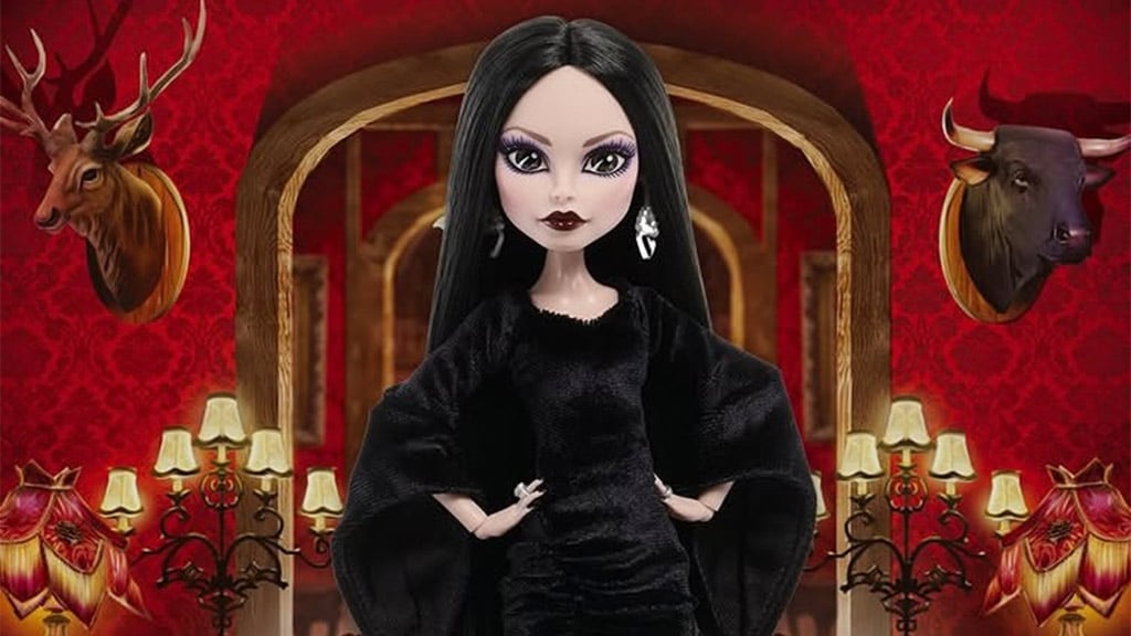 Tento Mattel Monster High Morticia Addams bábika je očarujúco temná