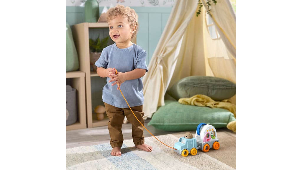Vonku sa dobrodružstvá presúvajú do izby s týmito novými hračkami Fisher-Price