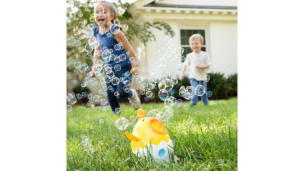 Nové fúkače mydlových bublín Sunny Days vrátane motívov Hello Kitty a Hot Wheels