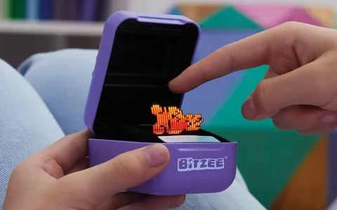 Člen SNL hrá postavu Grincha v novom podcaste