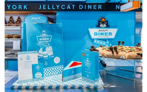 Jellycat Diner predstavuje jedálny lístok s plyšovou postavičkou