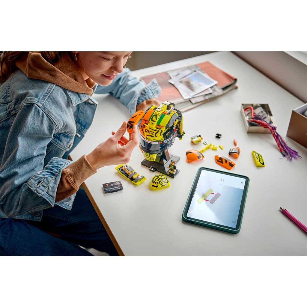 LEGO® Editions: McLaren Mastercard F1® Team Lando Norris prilba (43023) kép 4