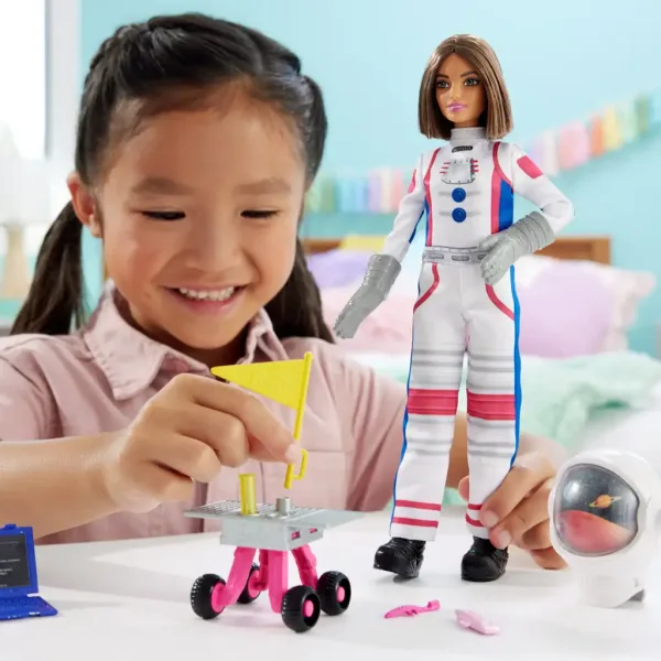 Barbie: Sada hračiek na 65. výročie kariéry - Bábika astronautka s príslušenstvom - Mattel obrázok 5