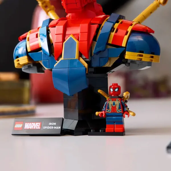 LEGO® Marvel: Busta Iron Spider-Mana (76326) obrázok 4