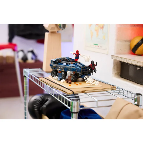 LEGO® Marvel: Spider-Man: Prenasledovanie väzenského transportu (76349) obrázok 8
