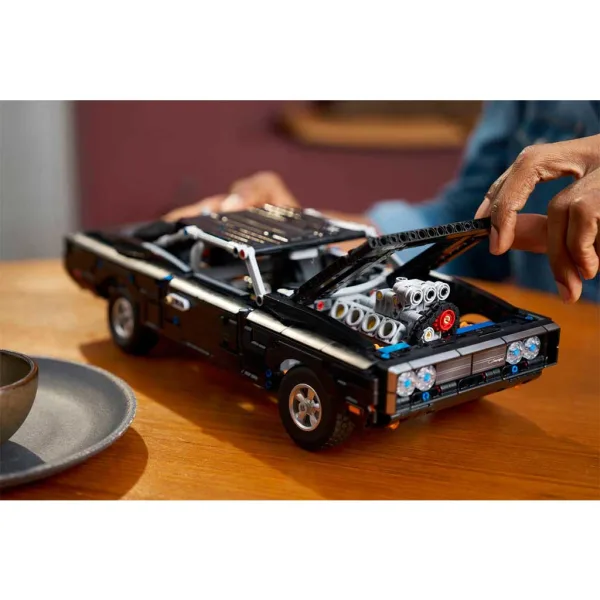 LEGO® Technic: Rýchle a zbesilé Dodge Charger R/T auto (42231) obrázok 6