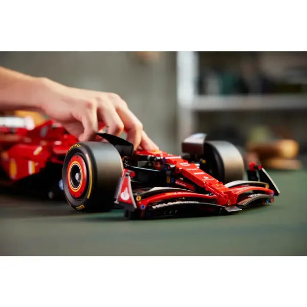 LEGO® Technic: Ferrari SF-24 F1 auto (42207) obrázok 4