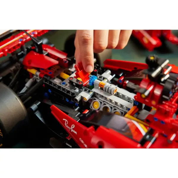 LEGO® Technic: Ferrari SF-24 F1 auto (42207) obrázok 5