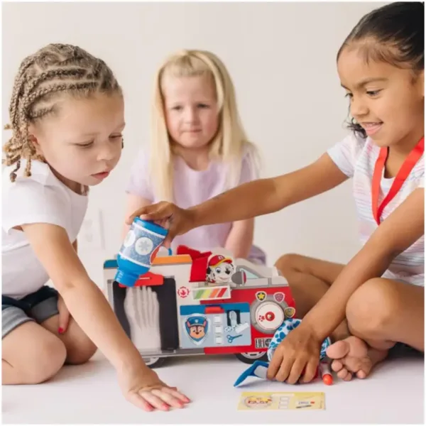 Paw Patrol Marshall drevená sada hasičského auta s doplnkami - Melissa & Doug obrázok 4