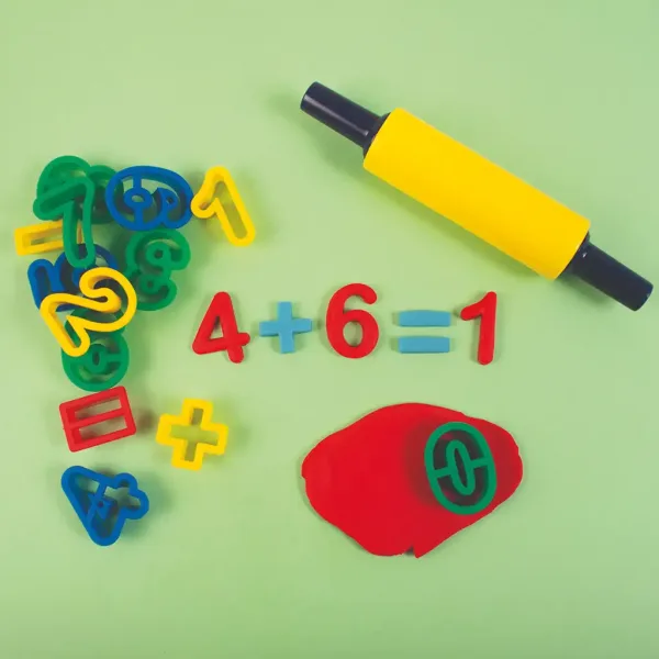 PlayBox: Sada na modelovanie plastelíny s vykrajovacími formami a valčekom, 42 kusov. obrázok 3