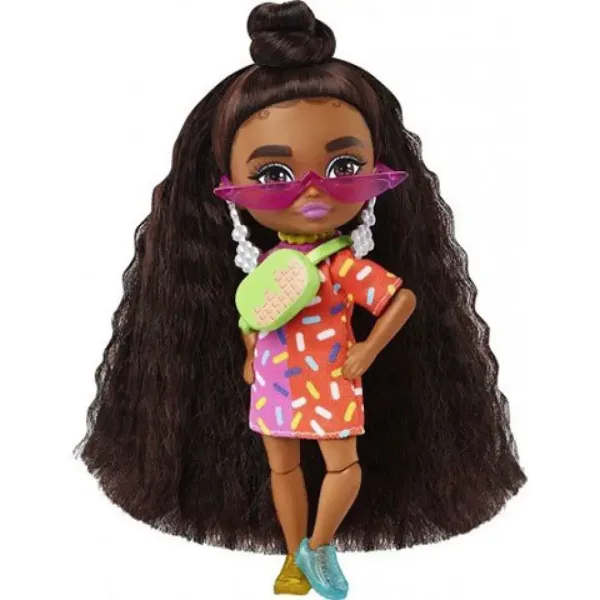 Barbie Extravagantná mini bábika s nerovnými topánkami - Mattel obrázok 3