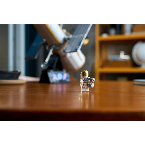 LEGO® Icons: Hubbleov vesmírny teleskop (11383) obrázok 12