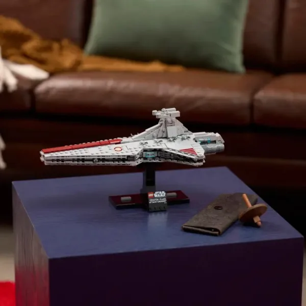 LEGO® Star Wars™: Útočný krížnik triedy Venator (75441) obrázok 3