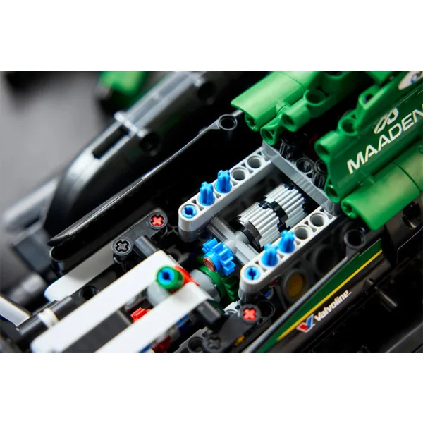 LEGO® Technic: Aston Martin Aramco AMR25 F1® auto (42240) obrázok 10