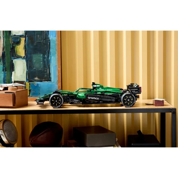 LEGO® Technic: Aston Martin Aramco AMR25 F1® auto (42240) obrázok 15