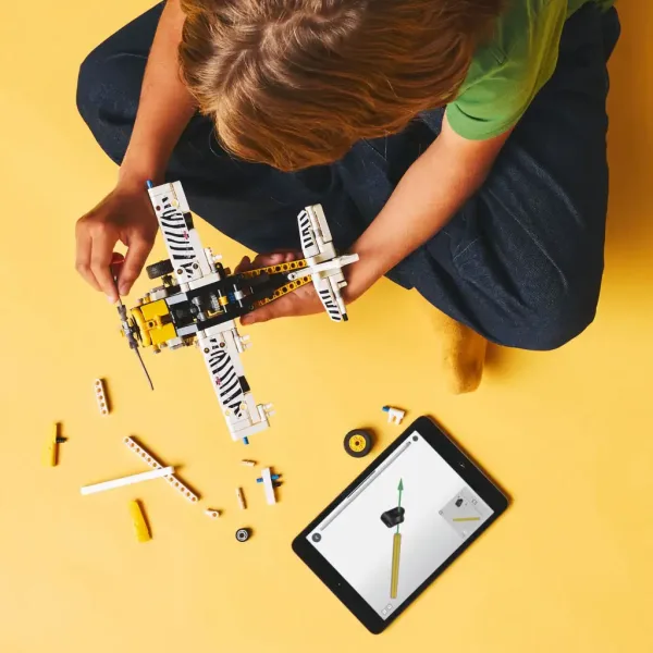 LEGO® Technic: Malý lietadlo (42198) obrázok 4