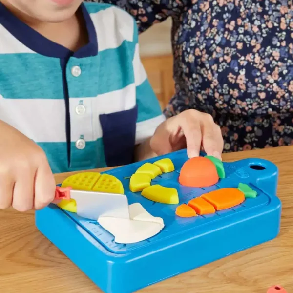 Play-Doh: Little Chef plastelínová súprava s 5 pohármi plastelíny a príslušenstvom 255g - Hasbro obrázok 4