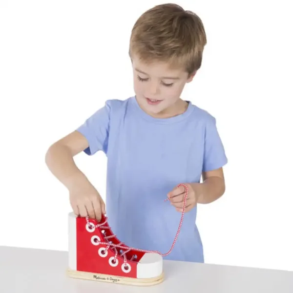 Šnurovanie topánok drevená zručná hra - Melissa & Doug obrázok 3