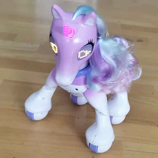Úžasný jednorožec s rôznymi funkciami obrázok 5