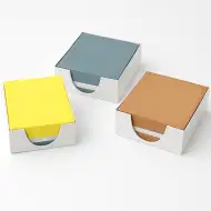 Lepený blok poznámkových papierikov v rôznych farbách, 500 listov, 8,5x8,5x4,5 cm