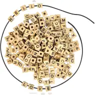 PlayBox: Prírodné drevené variteľné kocky s písmenami vo veľkosti 7x7 mm, balenie 300 kusov.