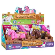 Hra na obliekanie koní v niekoľkých verziách