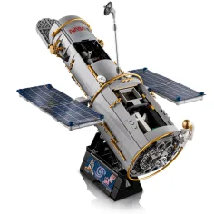 LEGO® Icons: Hubbleov vesmírny teleskop (11383) obrázok 3