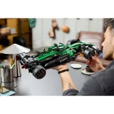 LEGO® Technic: Aston Martin Aramco AMR25 F1® auto (42240) obrázok 14