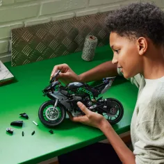 LEGO® Technic: Kawasaki Ninja H2R motocykel (42170) obrázok 5