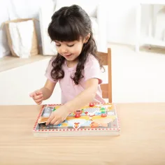 Melissa&Doug Push to Pop Puzzle – Šťastné sliepky drevený rozvojový puzzle - Spin Master obrázok 4