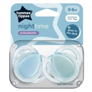Tommee Tippee: Nočná sada 2 ks ortodontických cumlíkov so svietiacim efektom v rôznych variantoch (0-6 mesiacov)
