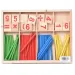 Drevená krabica s číslami a farebnými paličkami